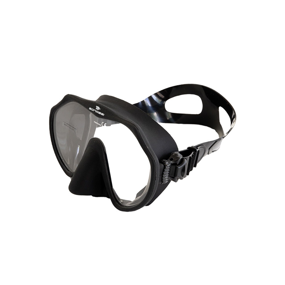 hera-mask-black-left